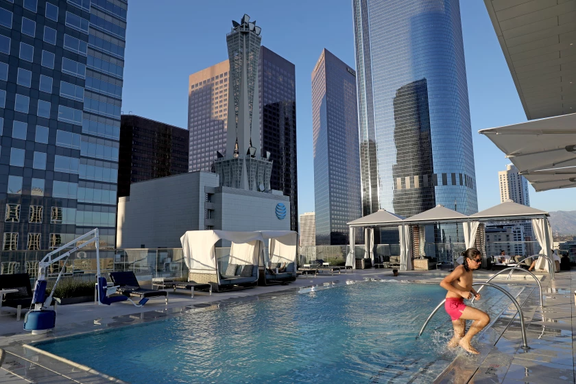 Park Fifth Tower has a rooftop deck with an infinity-edge pool, cabanas and hot tub. (Gary Coronado / Los Angeles Times)